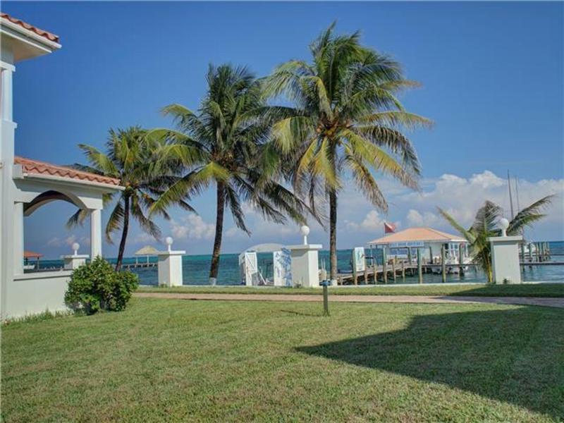 Isla Bonita Yacht Club Hotell San Pedro  Exteriör bild